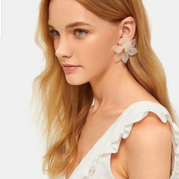 *Florence* Flower Earrings - Picture 4 of 6